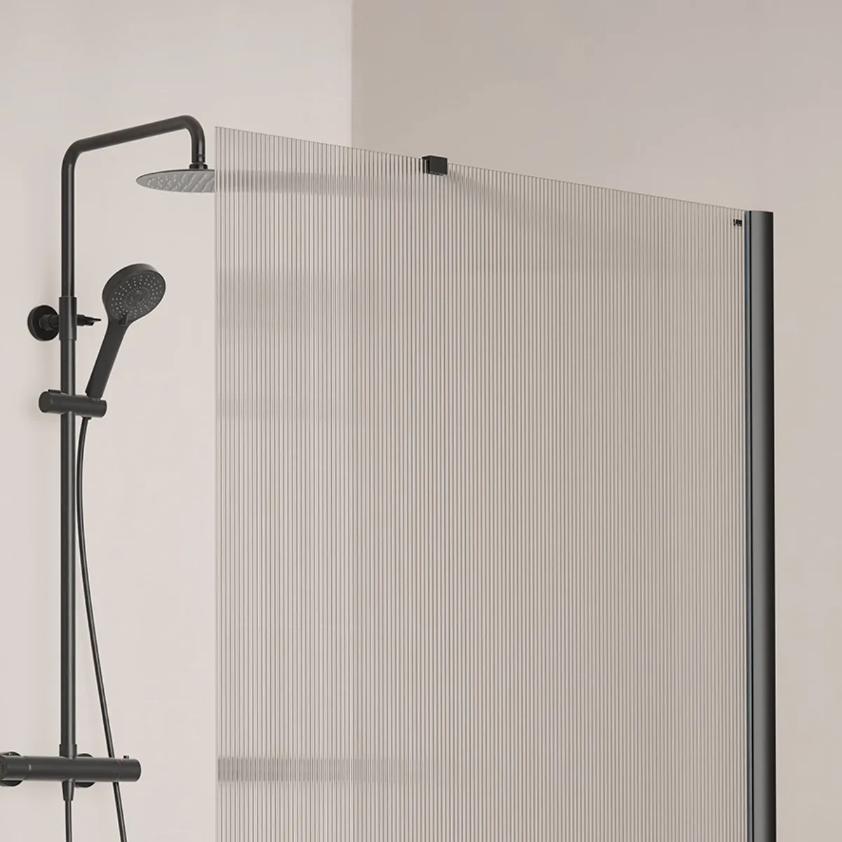 Badnor Shildon dusjvegg/walk-in hjørne - MATT SORT - FLUTED glassfelt - 110cm