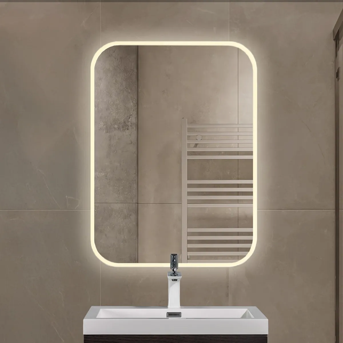 Badnor Linnea baderomsspeil (60x80cm) med LED-belysning 