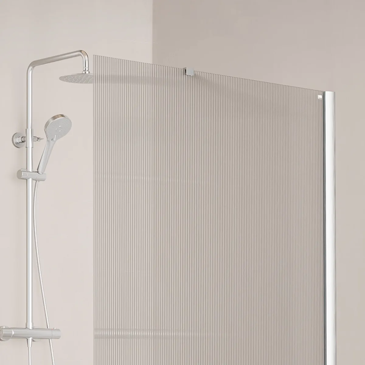 Badnor Shildon dusjvegg/walk-in hjørne - KROM - FLUTED glassfelt - 110cm