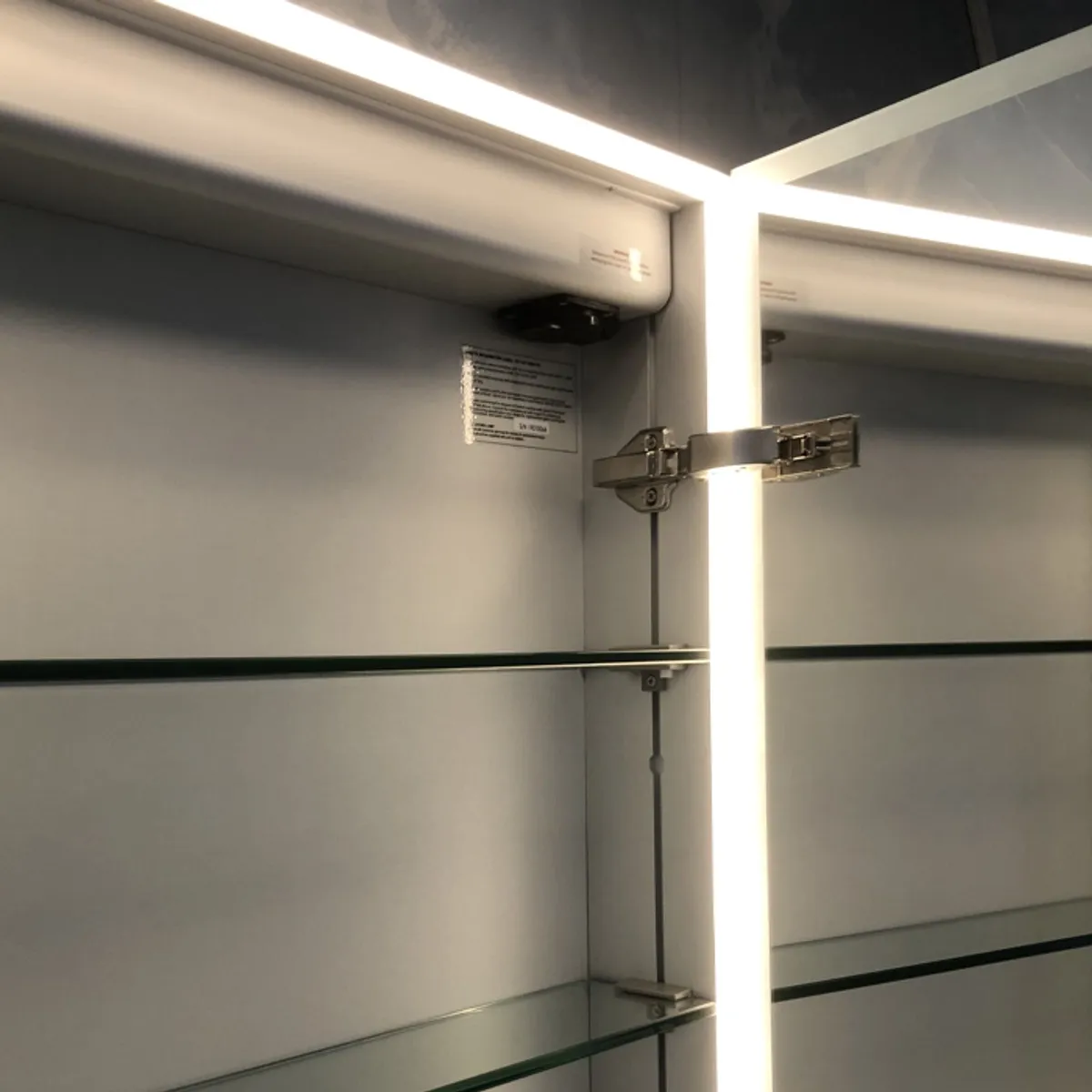 Badnor Maiken 120cm mbl.pk (9606) Linnie speilskap m/lys